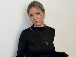 Kinky webcam girl KeiraTullier