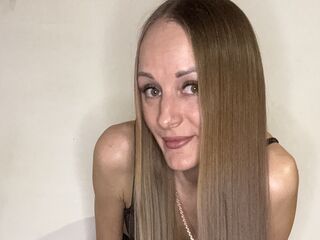 cam girl playing with vibrator MonaLika
