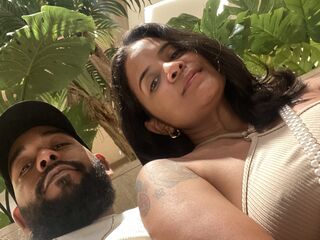 camcouple playing with vibrator MaryandAndre