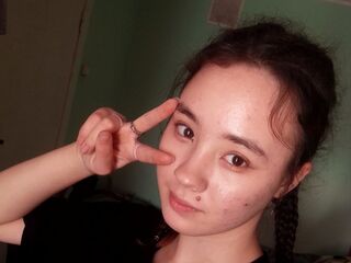 closeup cam AislyFollin