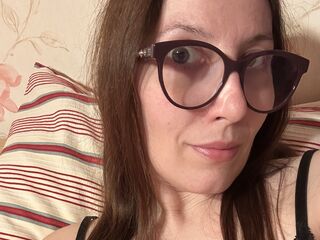 cam girl playing with dildo AlanyssLyon