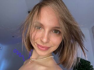 naked camgirl masturbating with vibrator AllieBlack