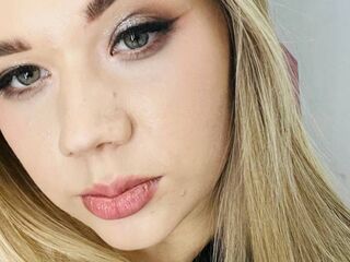 cam chatroom AminaDigges