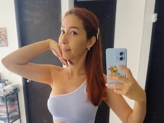 camslut showing tits AriaRowan