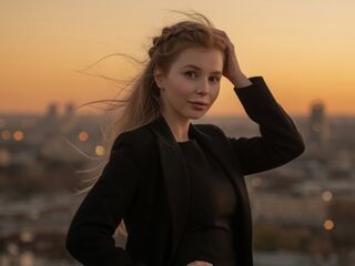 camgirl playing with vibrator AutumnKoetz