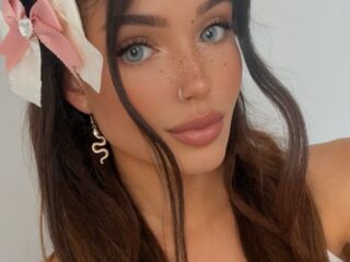 webcam strip tease show BellaSophiaSky