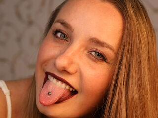 naked webcam girl fingering BelleCox