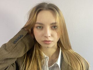 naughty cam ChariseKuhnke