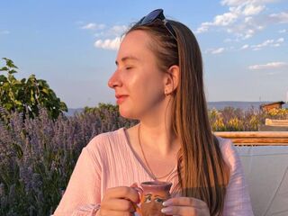 naked girl with webcam masturbating with vibrator CherylWien