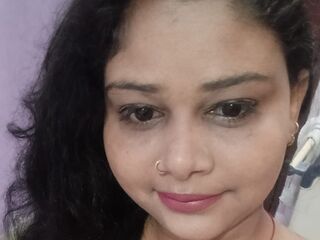cam girl showing pussy CurvySoniya