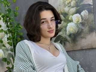 naughty cam girl fingering shaved pussy EdnaRomberg