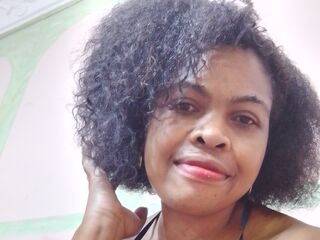 camgirl masturbating with vibrator FanjaBrooks
