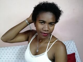 camslut showing tits FaraZeria