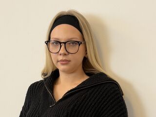 sexy live webcam girl FrancesVirunes
