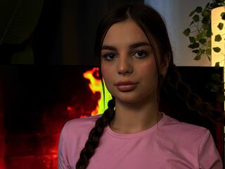 cam girl masturbating with sextoy GertudeCova