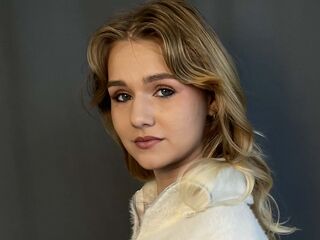 naked camgirl masturbating with dildo HelenPetrini