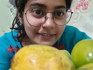 cam girl masturbating with vibrator HungryShiza