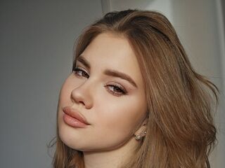 naughty camgirl fingering shaved pussy JayHainey