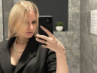 camgirl shaving pussy JenaeMcquillen