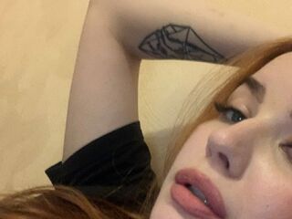 camgirl playing with vibrator KateRobertsons