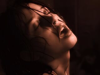 naughty cam girl fingering shaved pussy KellyBishop