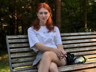 camgirl playing with sextoy KiraBless