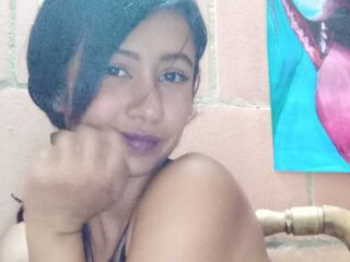 fingering girl cam picture LauSommers