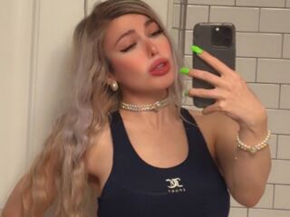 free live webcam LauraTate