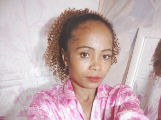 cam girl showing pussy LayahMorgane