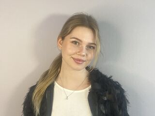 camgirl masturbating with dildo LiaMotzer