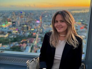 naked girl with webcam masturbating with vibrator LilyBel