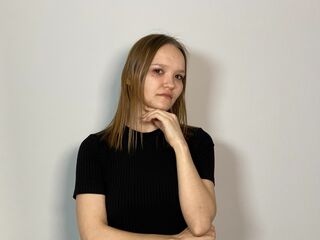 cam girl masturbating with sextoy LinetteAlkins