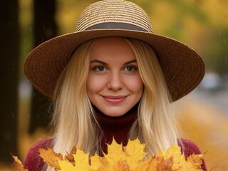 nude camgirl picture LisinDail