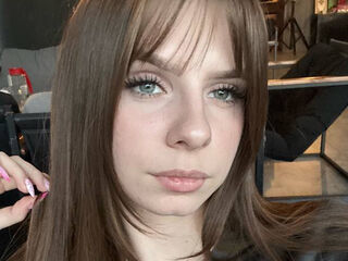 topless cam girl LoiseHarington