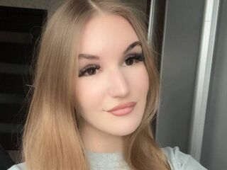 camgirl masturbating with dildo LolaVelour