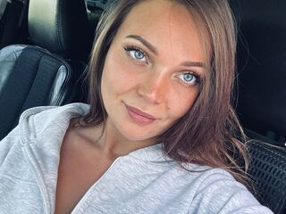 fingering camslut LuluBomb