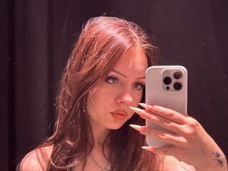 camgirl playing with sextoy LynCollinge