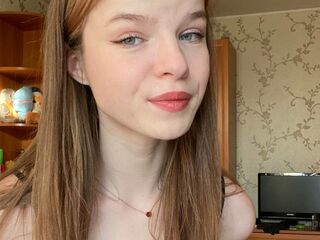 masturbating camgirl LynetAckerman