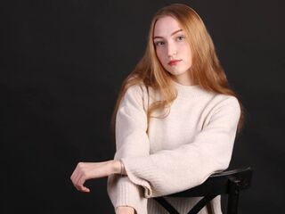 camgirl playing with sex toy LynetteCusson