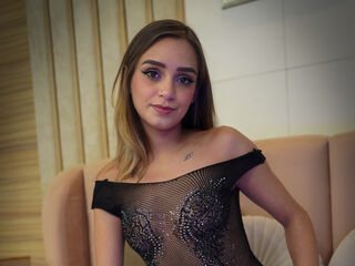 camgirl playing with dildo MarraBloom