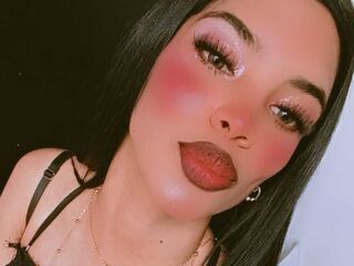 camgirl showing tits MeliRoots