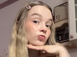 naughty camgirl masturbating MiaMoonli