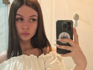 fingering cam whore MiaRioti