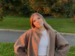 live teaser cam MichaelaFox