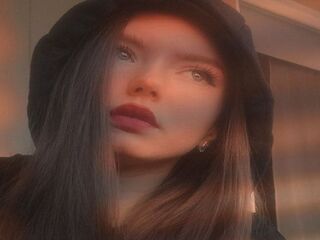 live webcam performer MilaLyra