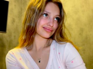 nude cam MileyWilson