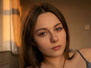 naughty camgirl masturbating with vibrator MireyaElowen