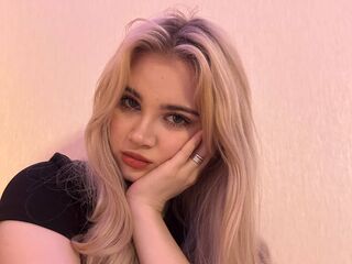 camgirl shaving pussy NakitaLorette