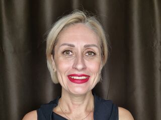camgirl showing tits PamellaMurphy