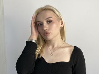 naked cam girl fingering pussy PaulinePedrotti